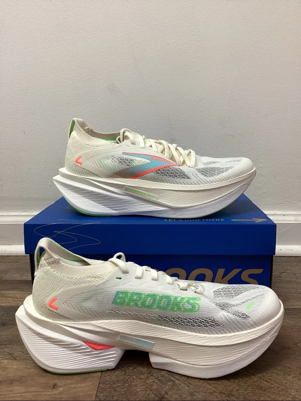 Women’s Brooks Hyperion Max 3